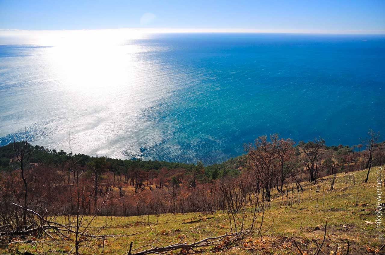 Вид с обзорной точки возле вышки связи, на вершине горы