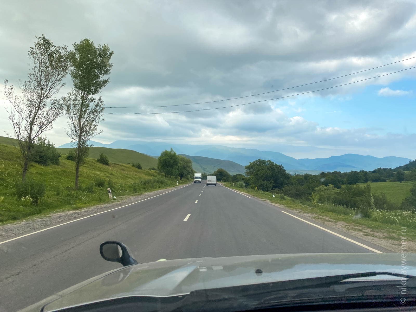 На трассе, ведущей в Степанаван